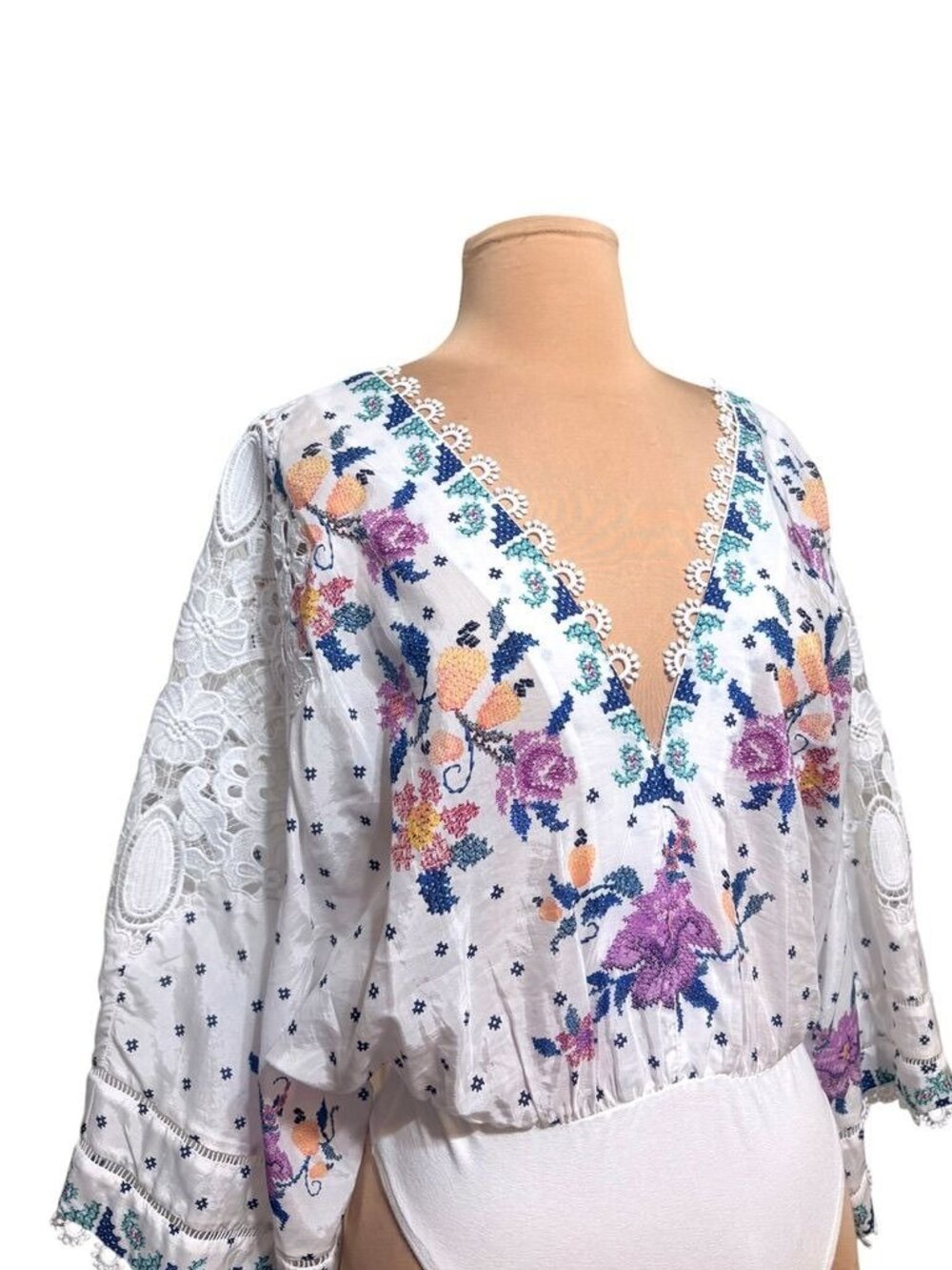 NWT Farm Rio Blouse Bodysuit XS Printed Needlepoint V Neck Peasant Cottage Boho